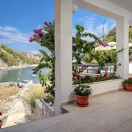 House Peacefull Relax 別荘 Zastražišće